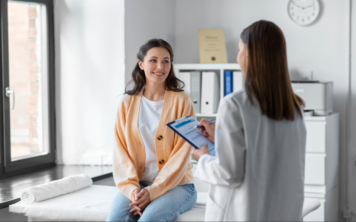 Woman speaking with a Doctor.